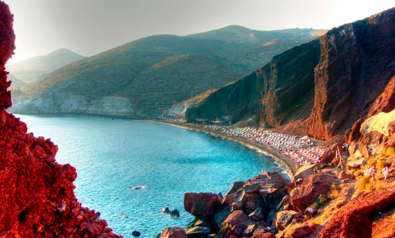 Santorini-red-beach