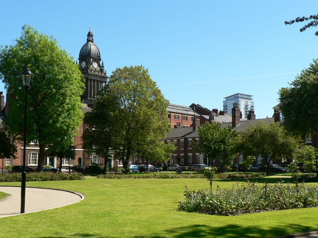 Park_Square_and_Leeds_Town_Hall